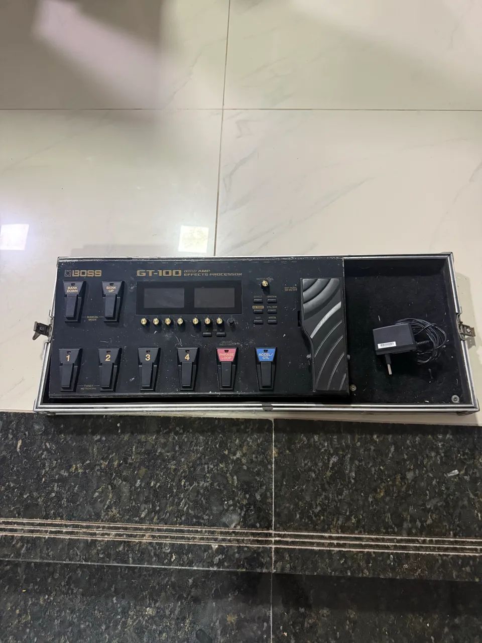 PEDALEIRA BOSS GT-100 MULTIEFEITOS COM FONTE
