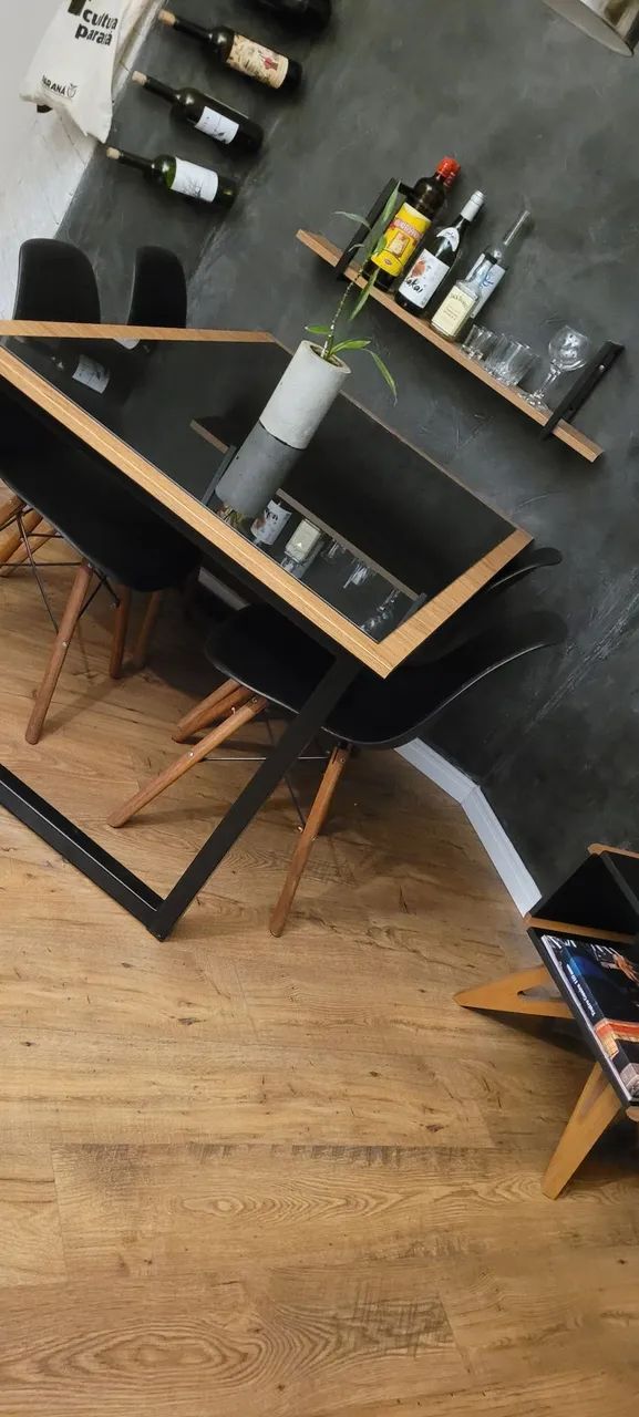 Mesa de Jantar com  4 cadeiras
