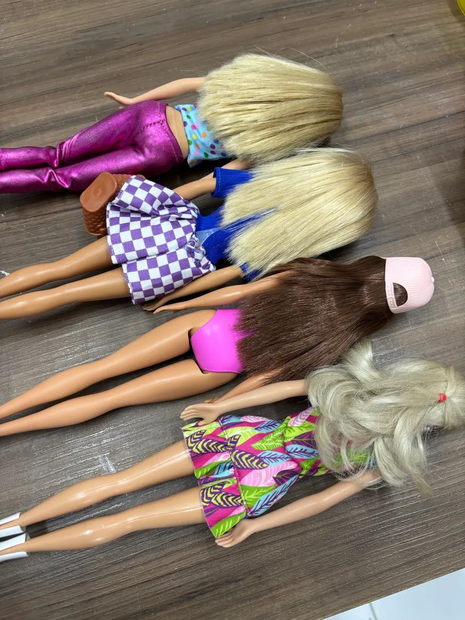 Lote Barbies e acessórios  - Foto 2