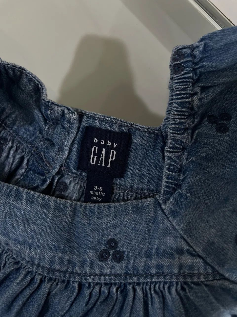 Vestido Denim Baby GAP 3/6 meses  - Foto 2