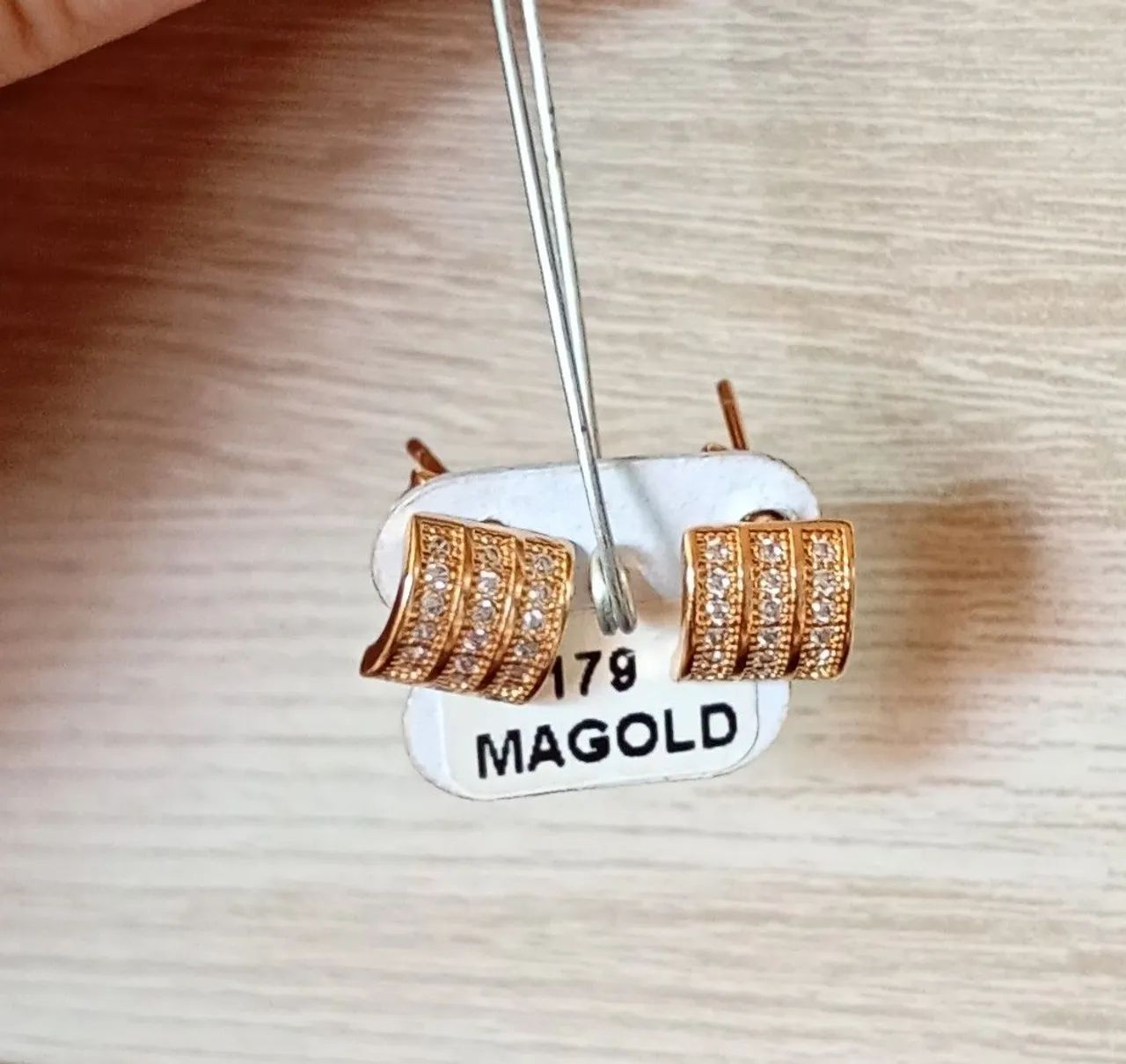 Meia Argola Cravejada, Magold