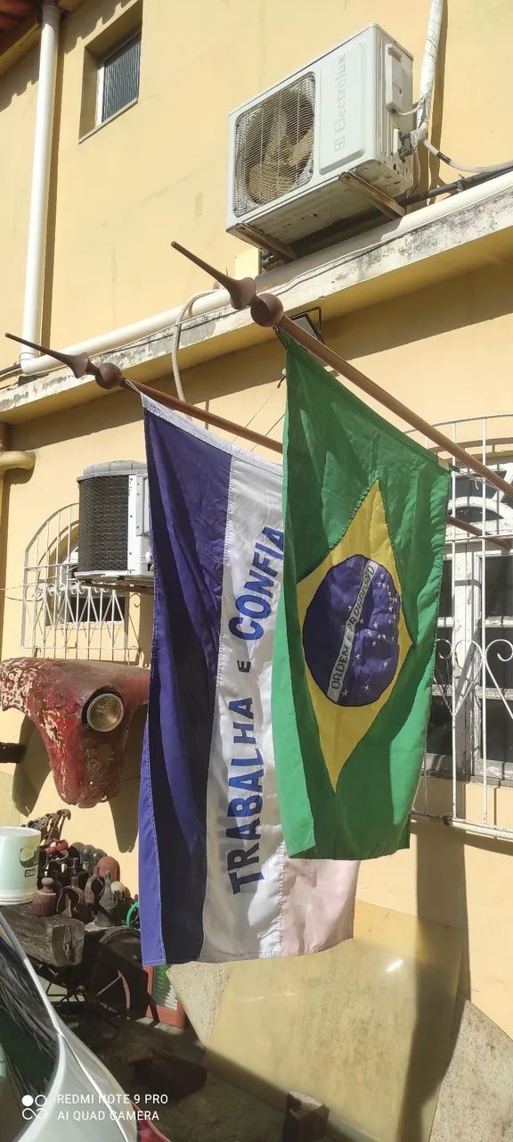Bandeiras ,do Brasil e do Espírito Santo: