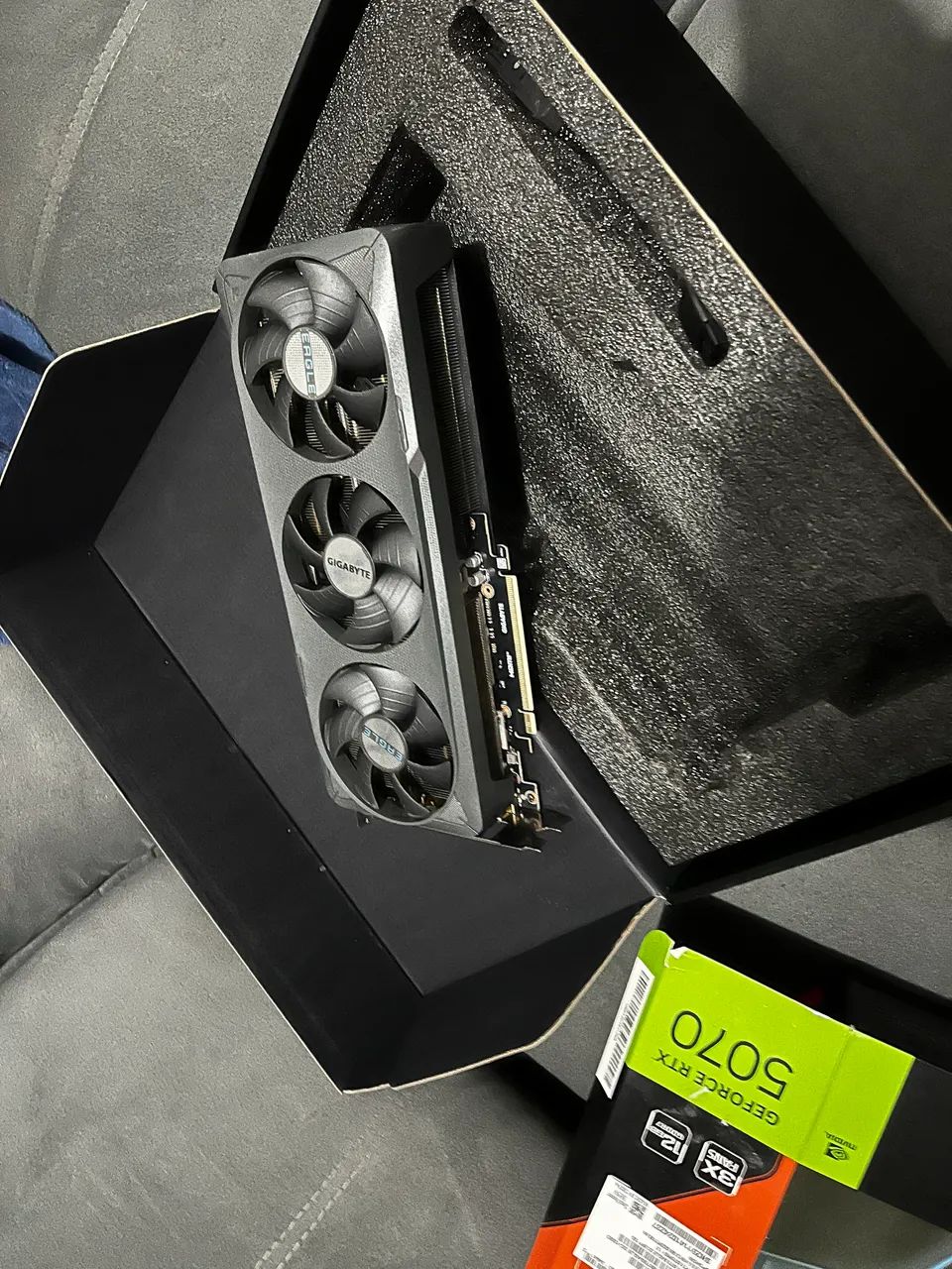 Rtx 5070 gigabyte eagle - Foto 4