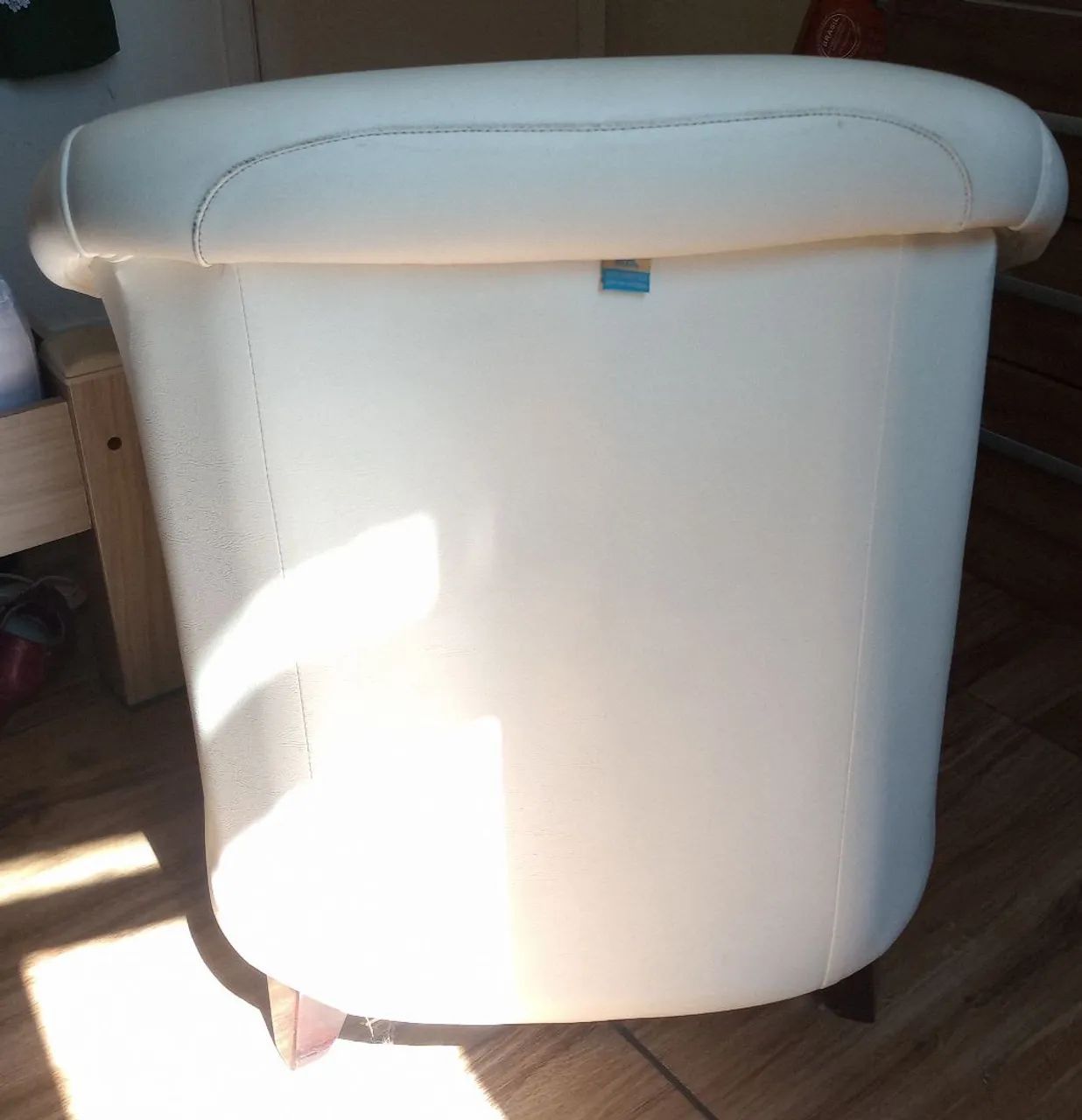 Vendo poltrona branca  - Foto 3