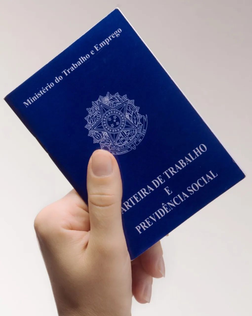 Auxiliar de serviços gerais para trabalho em comércio de Madeiras