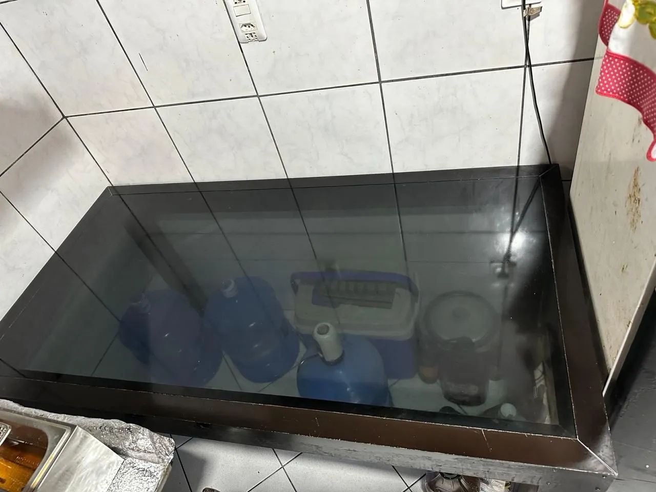 Mesa grande, para vender logo. Aceito troca em mesa inox  - Foto 3