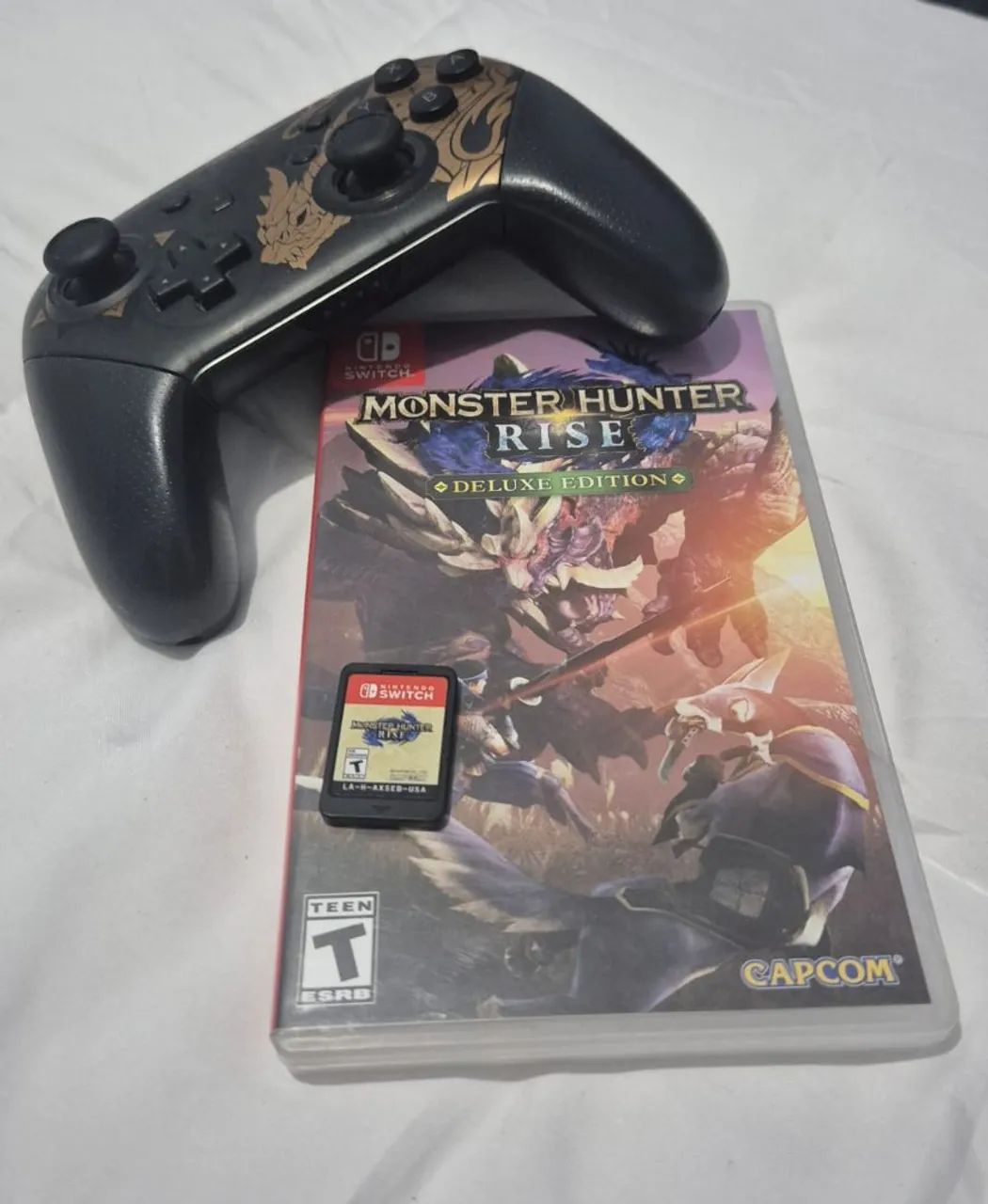 Controle pro monster Hunter + jogo Nintendo switch 