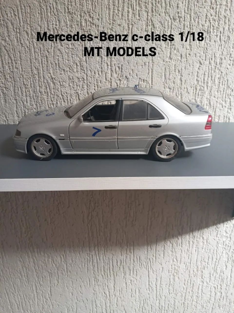 miniatura do MERCEDES BENS C-CLASS CINZA ESCALA 1/18 maisto