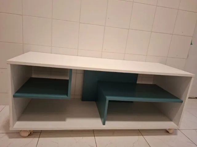 Rack para sala ou quarto branco com detalhes em azul - Foto 2