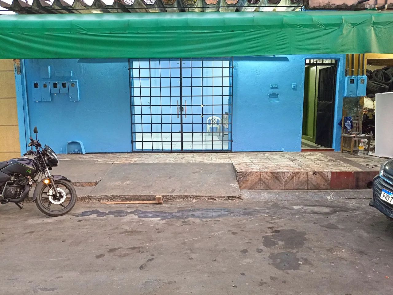 Aluga-se um ponto comercial 
