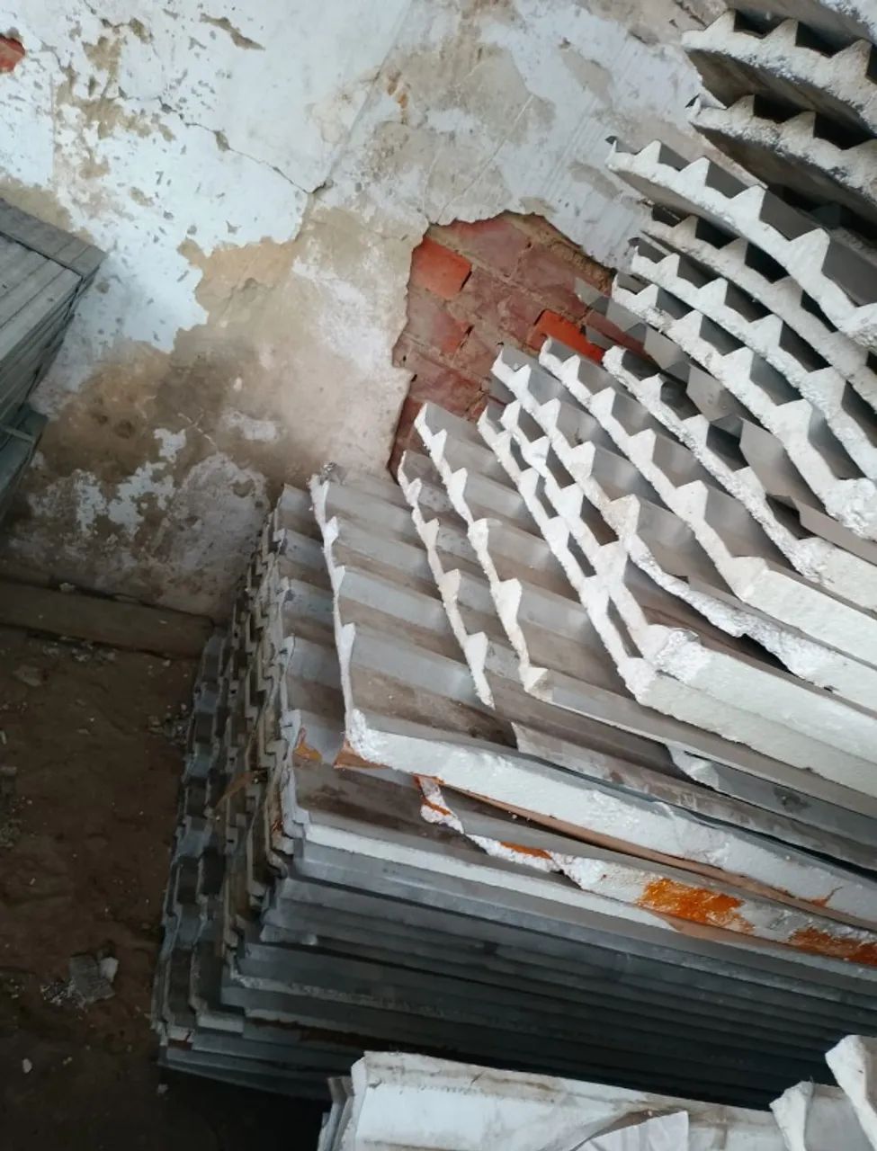 Telhas térmica acústica  com avarias 