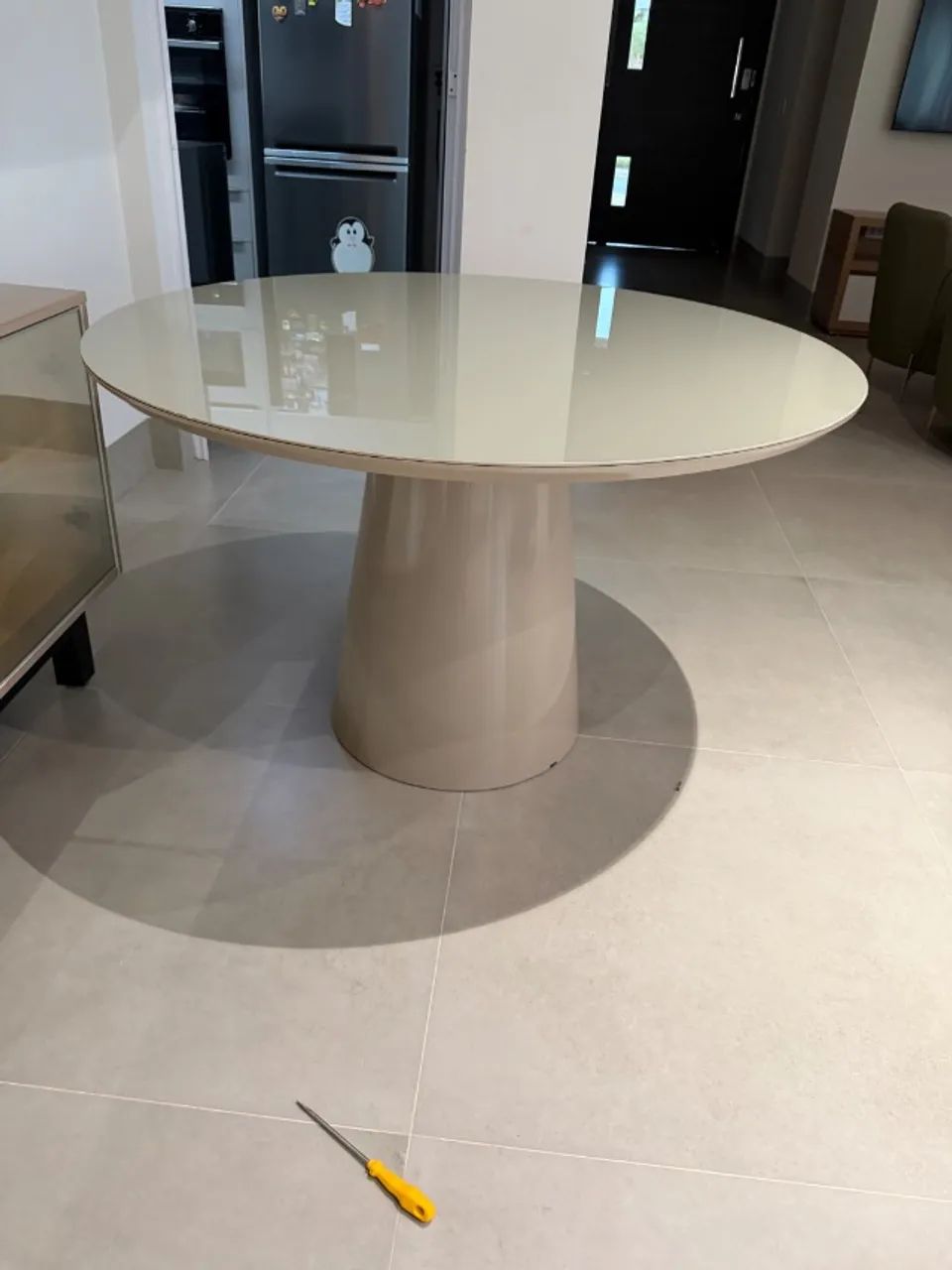 Vendo linda mesa de jantar com 5 cadeiras  - Foto 3