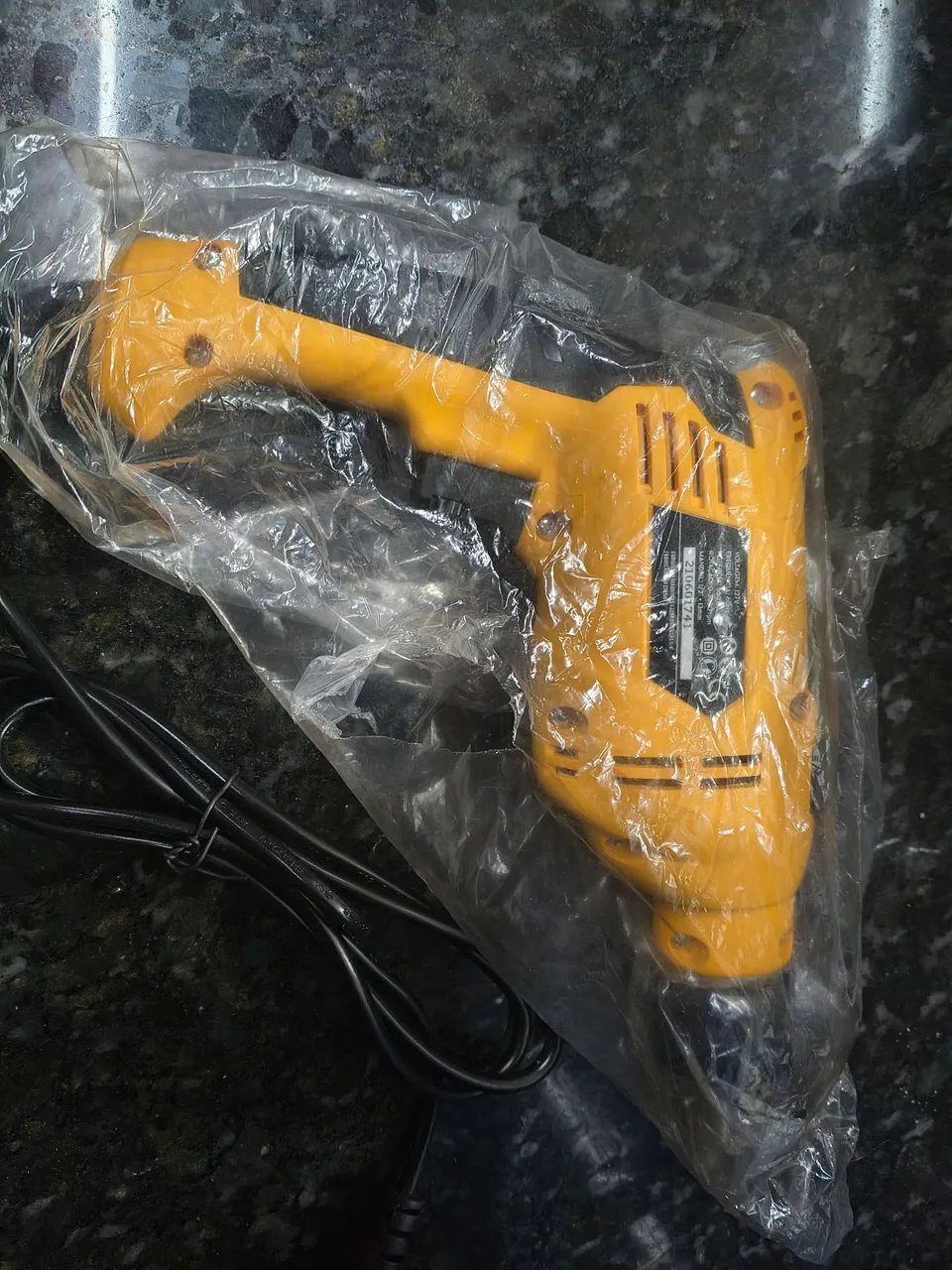 Vendo furadeira nova 
