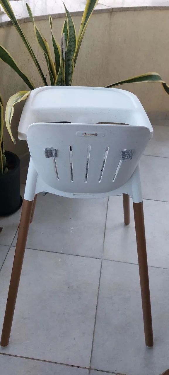 Cadeira de Alimentação de Bebê marca Burigotto seminova cor branco polar - Foto 4