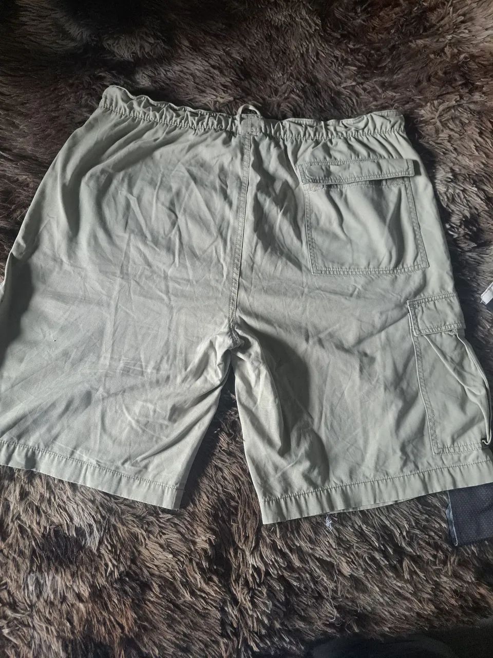 Bermuda de marca lindas novas - Foto 3