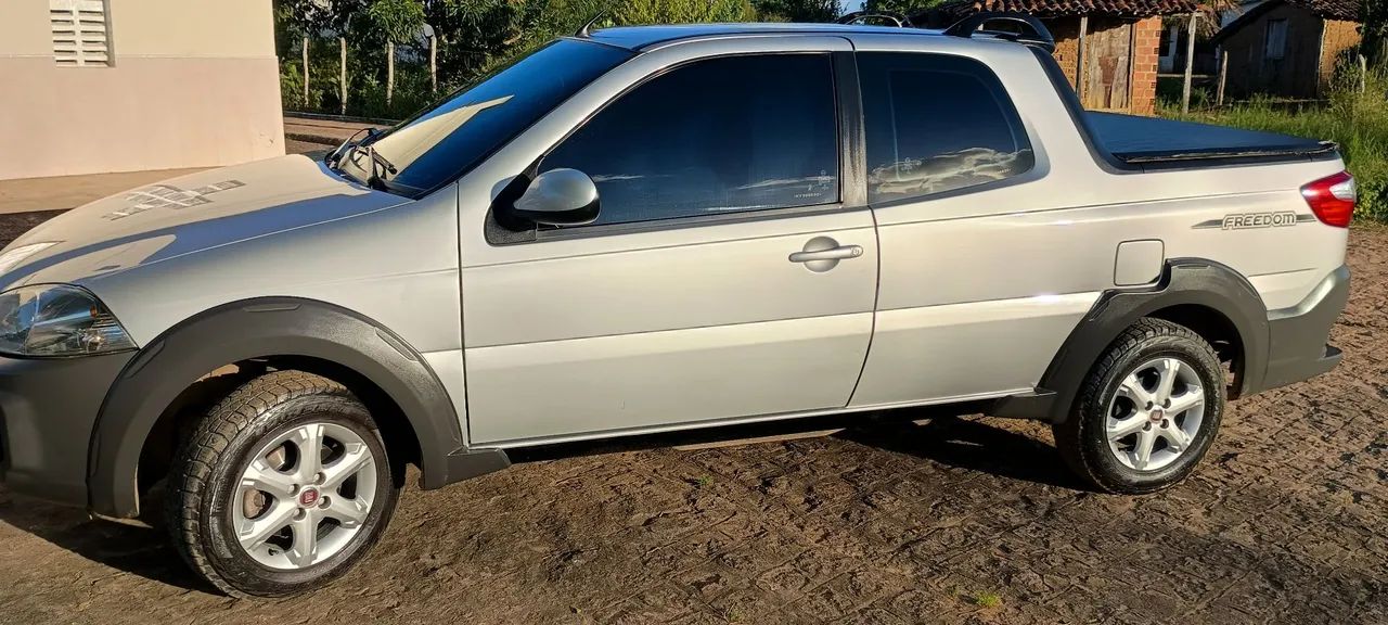 Fiat Strada Freedom 1.4 Flex 8V CD 2019 - Foto 4