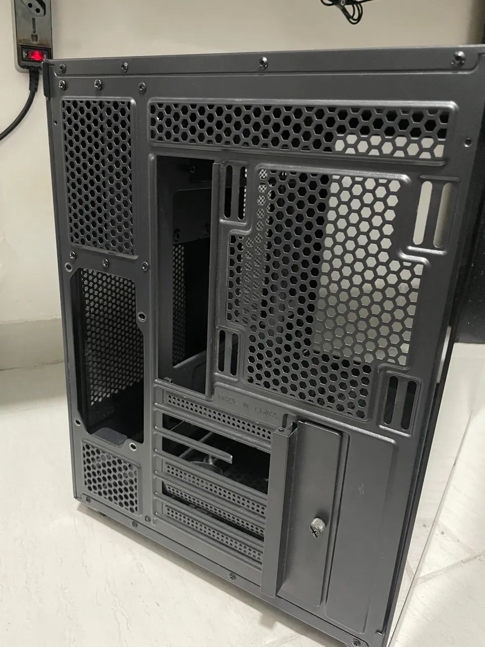 Gabinete Redragon Wideload Pro + Suporte Vertical GPU - Foto 3