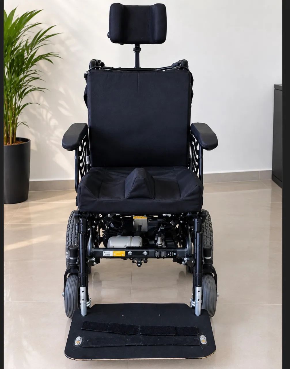 Vendo Cadeiras de rodas motorizada  - Foto 3