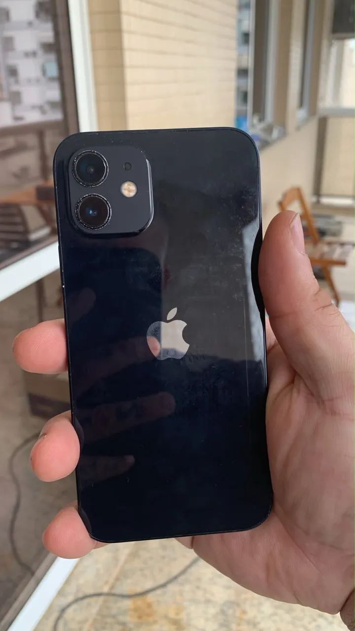 Estou vendendo um IPhone 12 impecável 