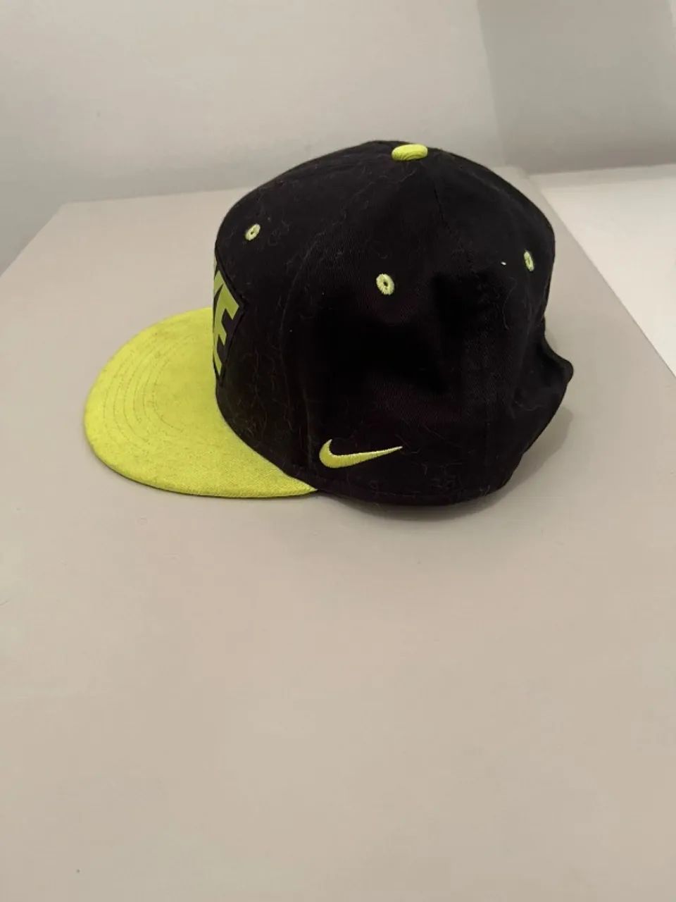 Boné Nike True Snapback Original Preto e Amarelo Neon - Foto 2