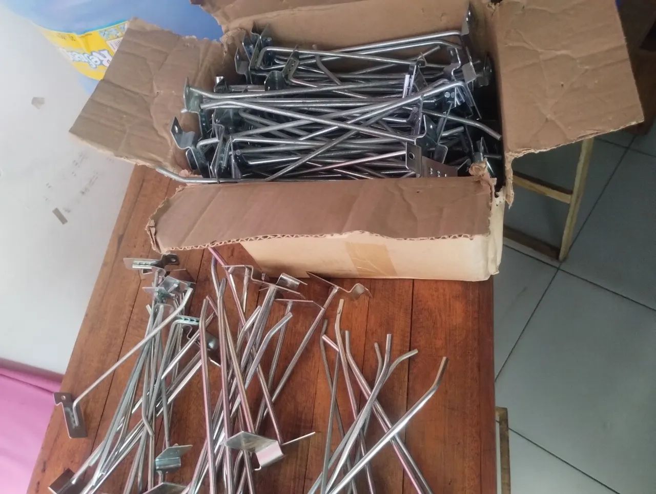 Balcão e ganchos para loja  - Foto 3
