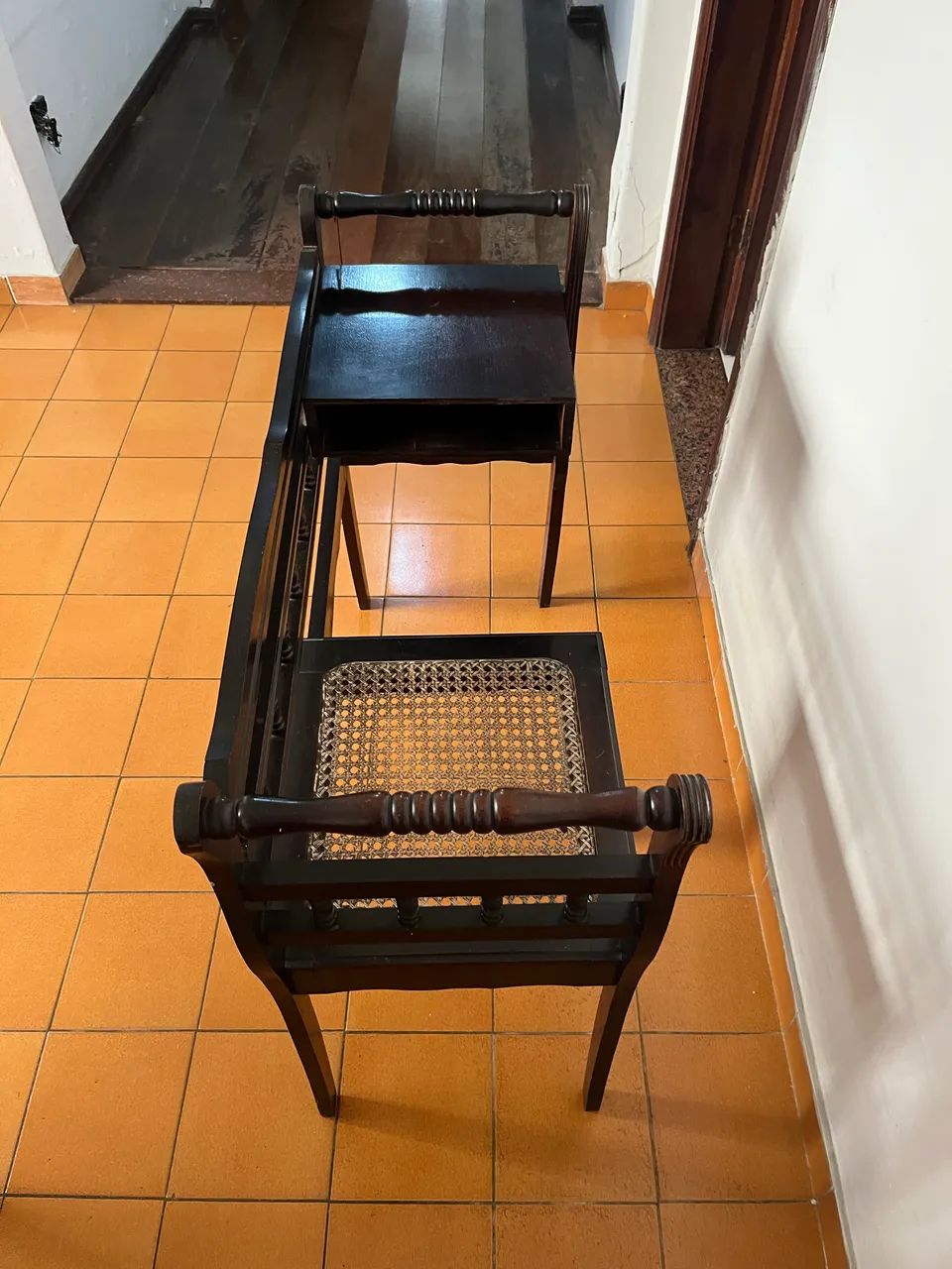 Banco namoradeira com mesa em Madeira - Foto 3