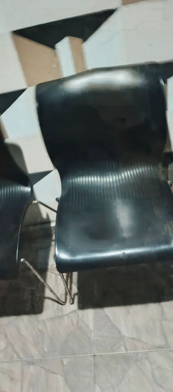 Vendo 4 cadeira com pé de inox  - Foto 3