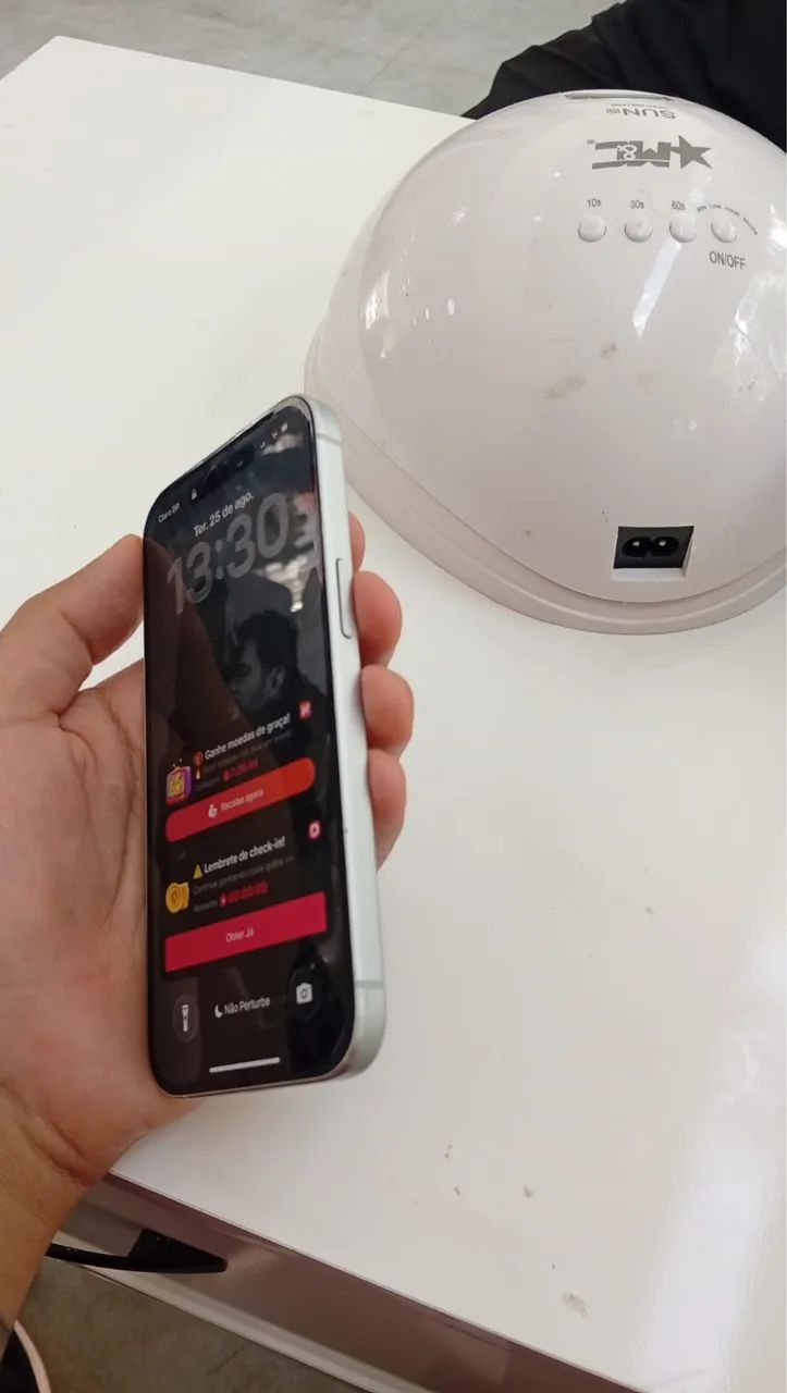 iPhone 15  com garantia Apple ainda novinho 