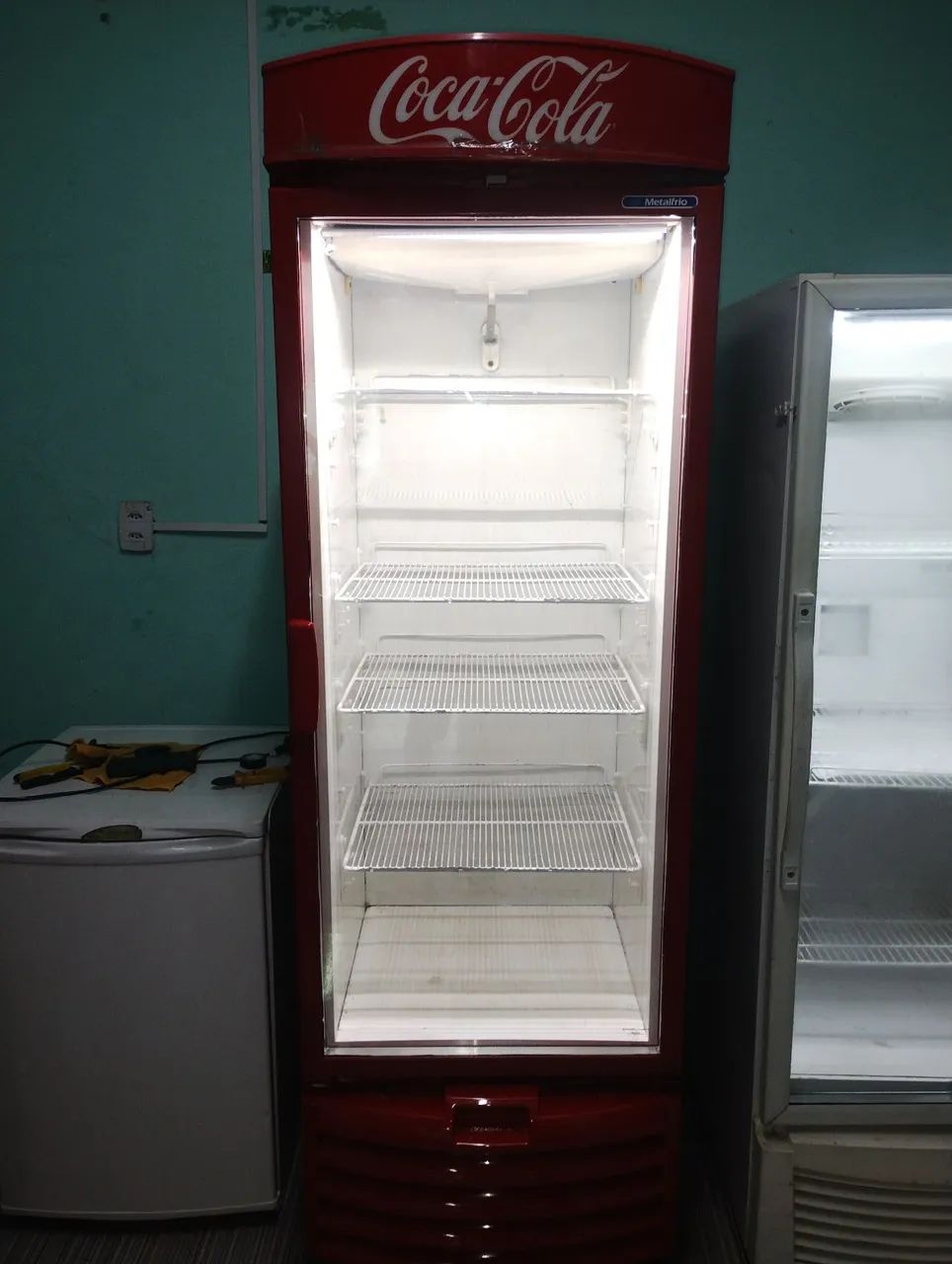 Vendo este expositor metalfrio grande funcionando perfeitamente 