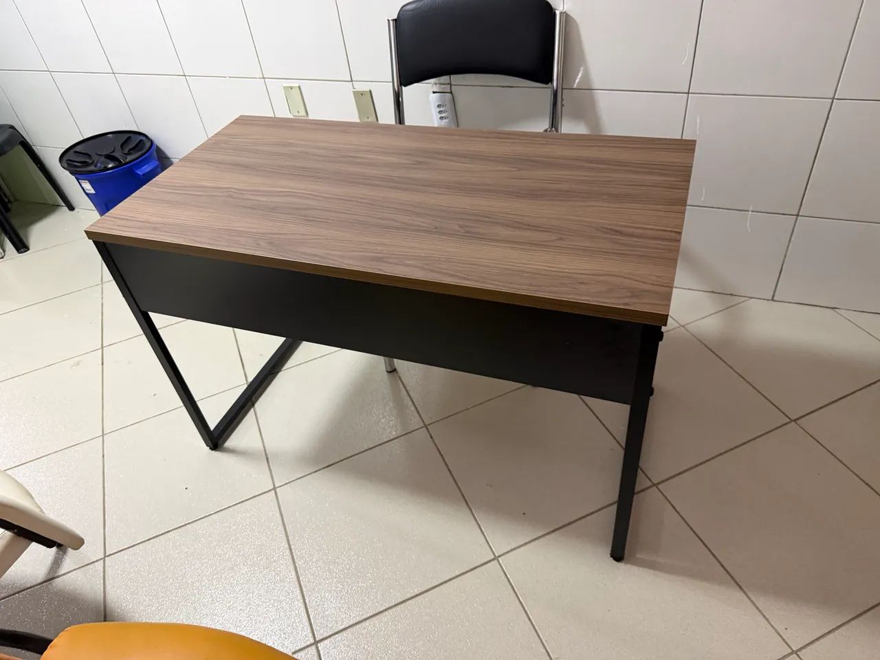 Mesa reta 1,20 x 0,60 pé de ferro sem gaveta 