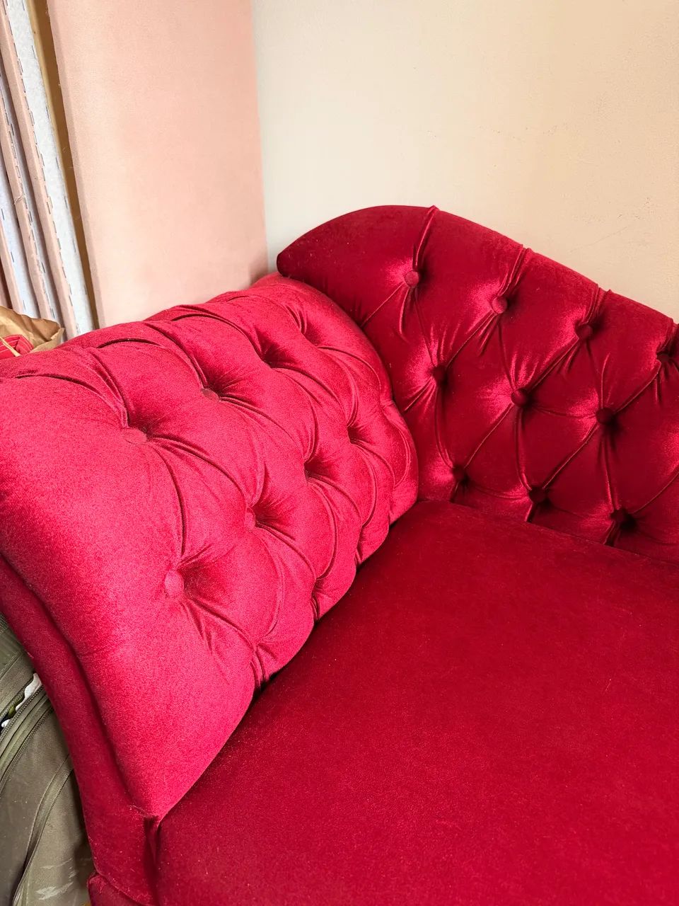 Chaise Longue / Divã Clássico em Veludo Vermelho Capitonê - Foto 3