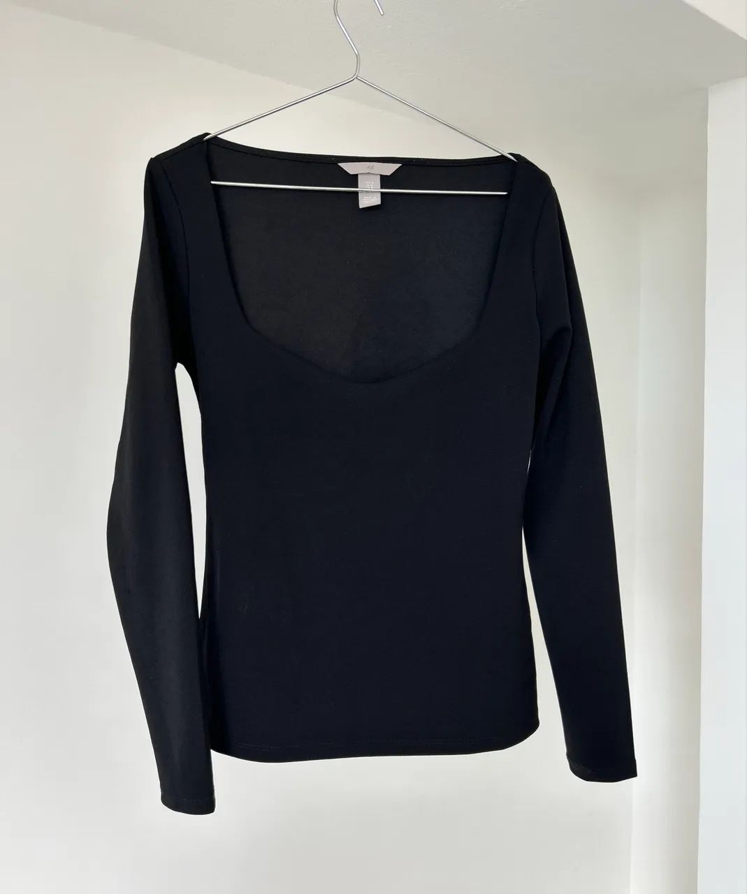 Blusa preta decote coração 