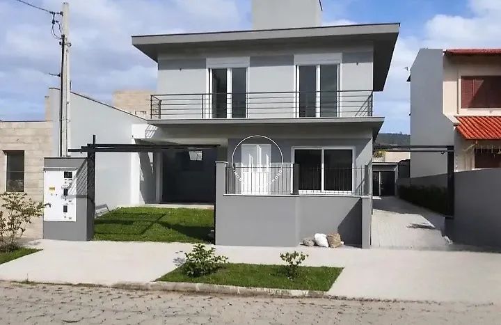Casa 3 Quartos com 3 Suítes - Córrego Grande - CEN