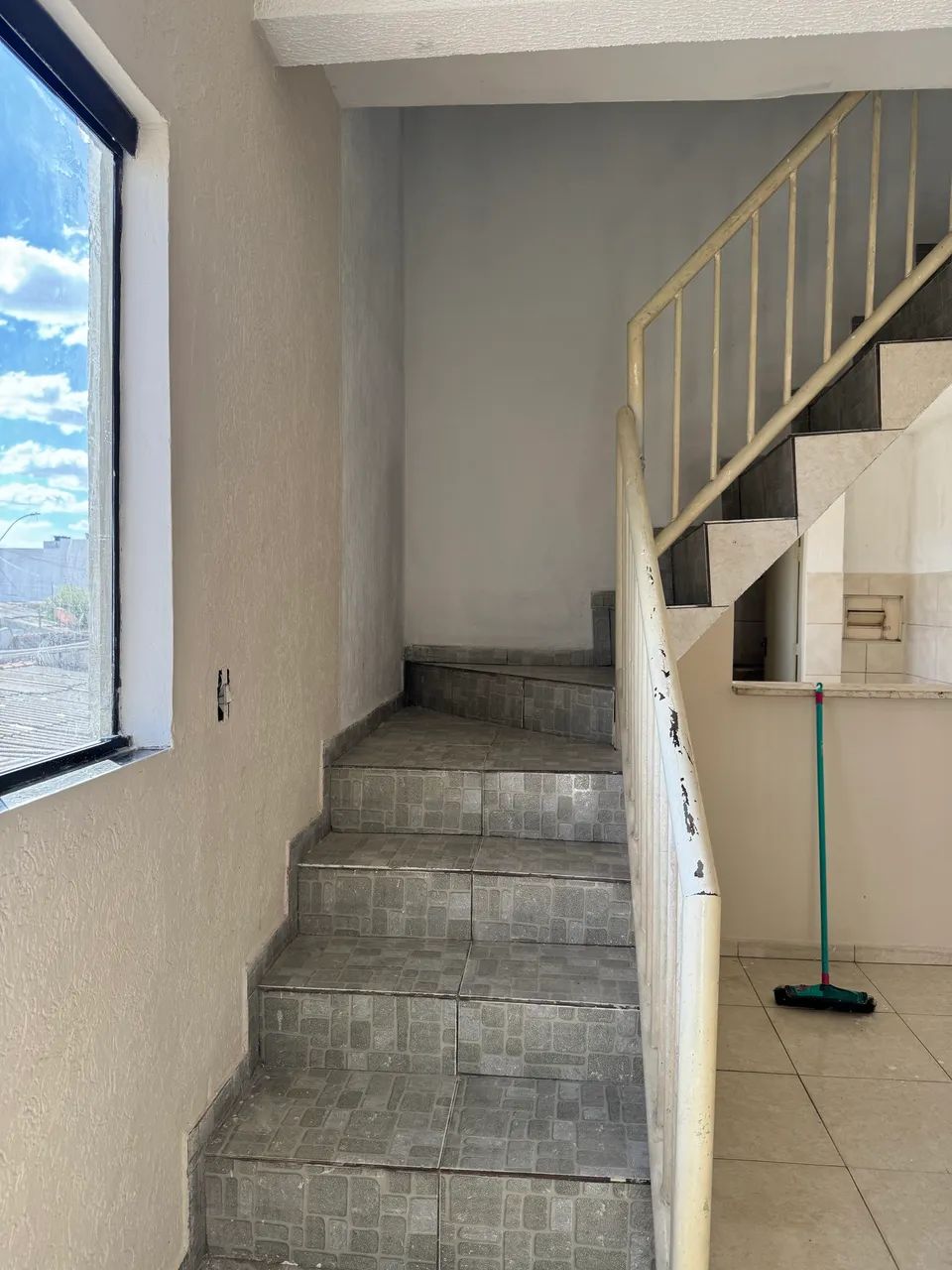 Alugo apartamento recém reformado  - Foto 5