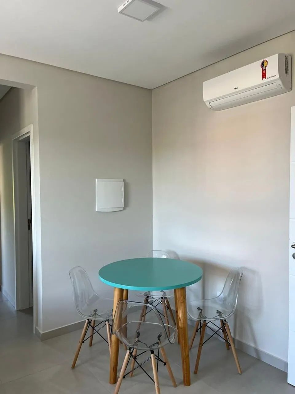 Apartamento de frente com 2 quartos + sacada com vista para o Mar dos Ingleses! - Foto 5