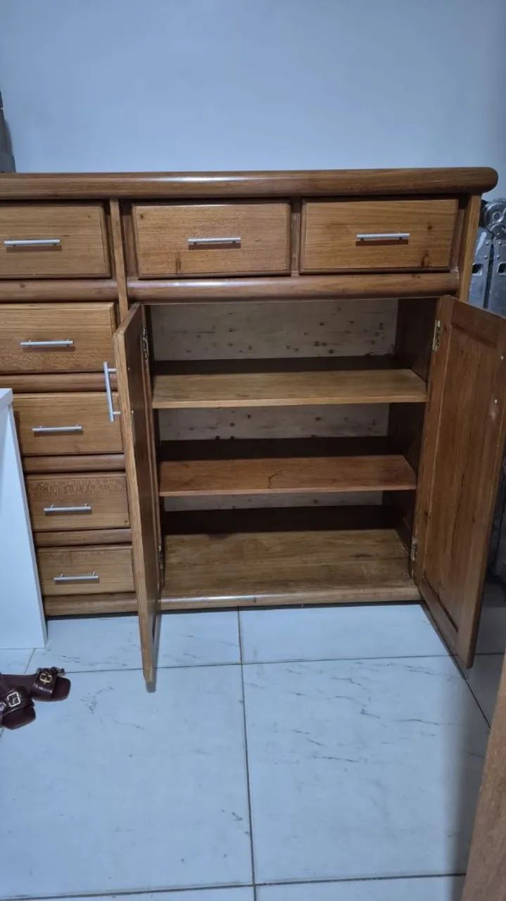 Vendo cômoda de madeira maciça nova  - Foto 5