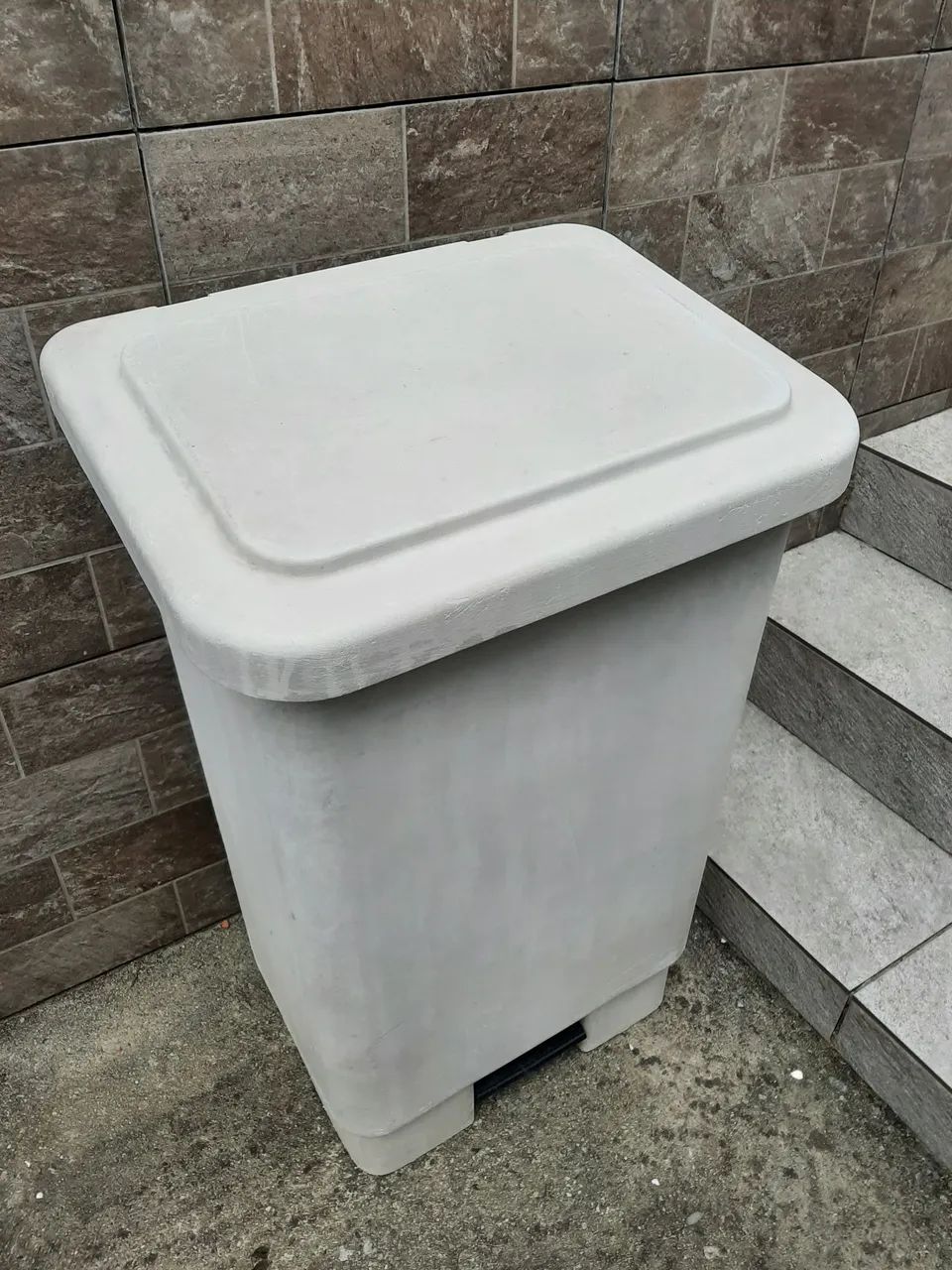 Lixeira Marfinite com pedal 100 litros00