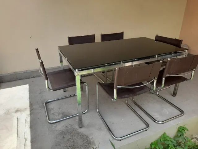 Mesa aço inox com tampo de vidro e cadeiras em couro - Foto 2