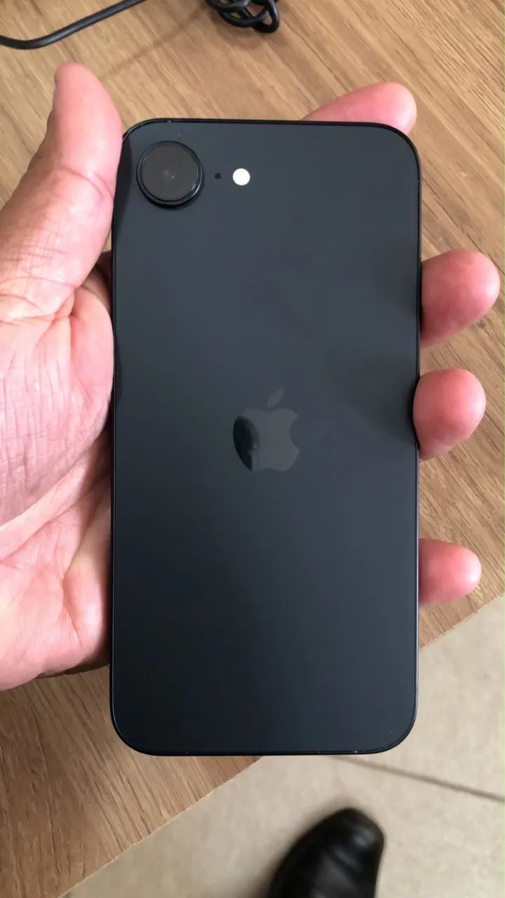 iPhone 16e Semi Novo - 128 GB