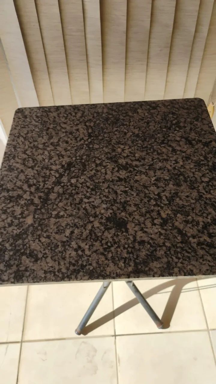 Mesa com tampo de mármore - Foto 2