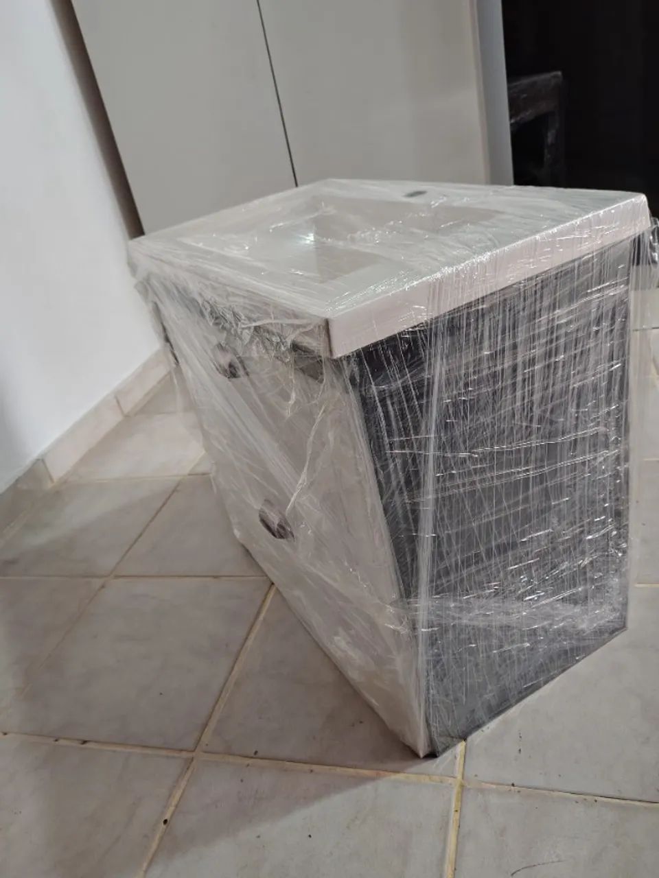 Gabinete p/ Banheiro 60cm largura 50 altura com Cuba porta com pistão 1 gaveta. - Foto 2