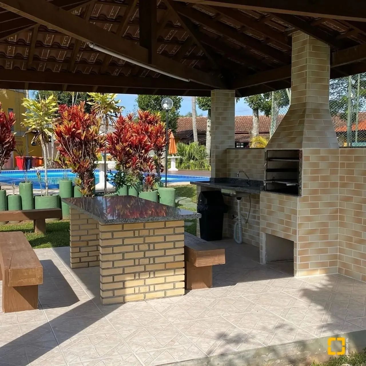 Chalé mobiliado 2 dormitórios 50 m da praia - Foto 4