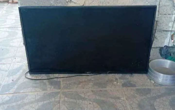 Smart TV LG de 43 polegadas para retirada de peças