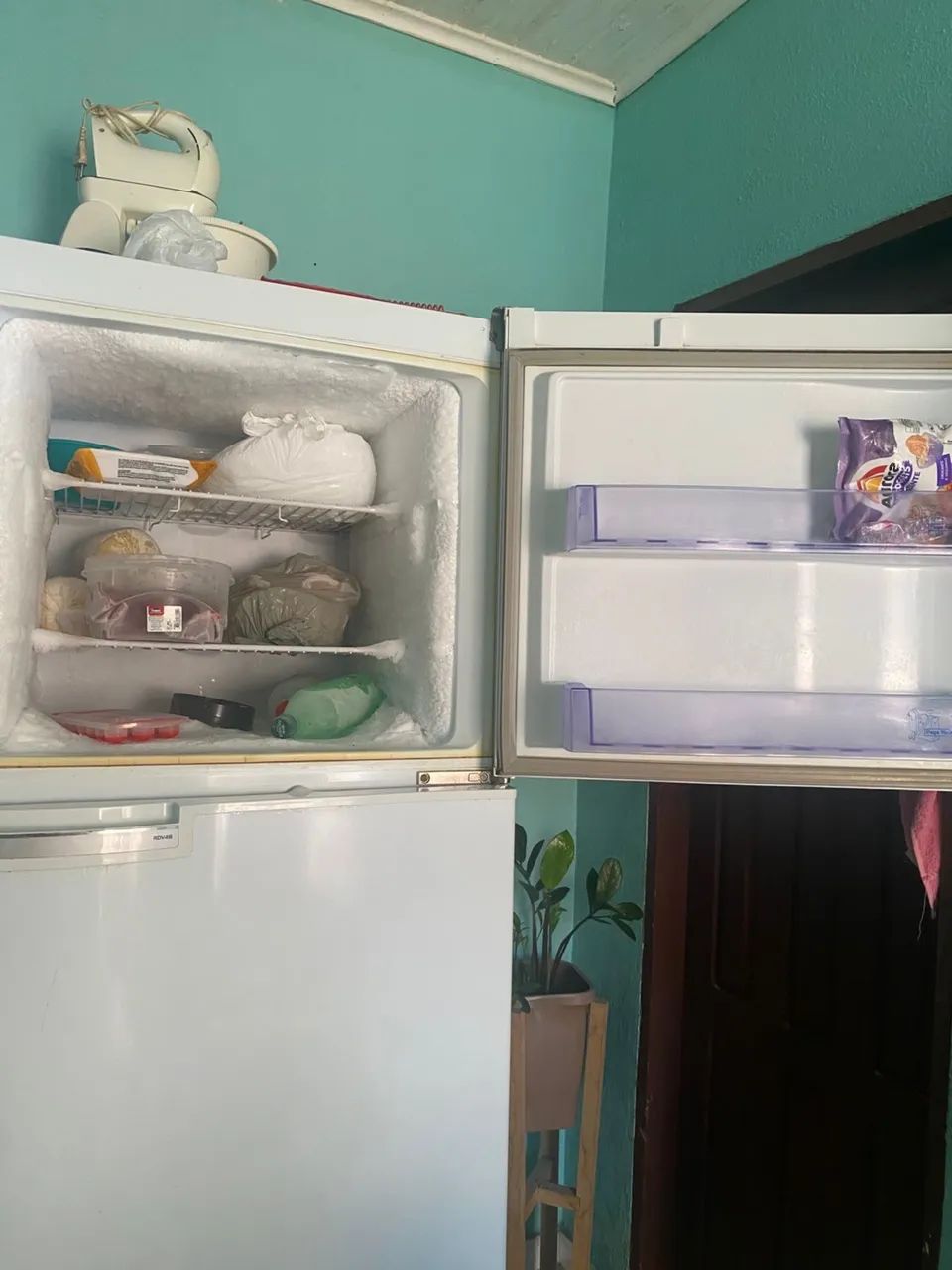 VENDE-SE GELADEIRA FUNCIONANDO PERFEITAMENTE  - Foto 2