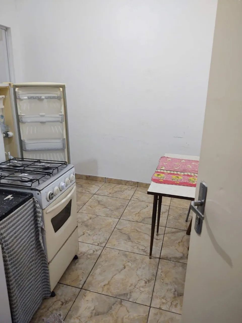 Apartamento mobiliado ,quarto , cozinha e banheiro com estacionamento.  - Foto 5