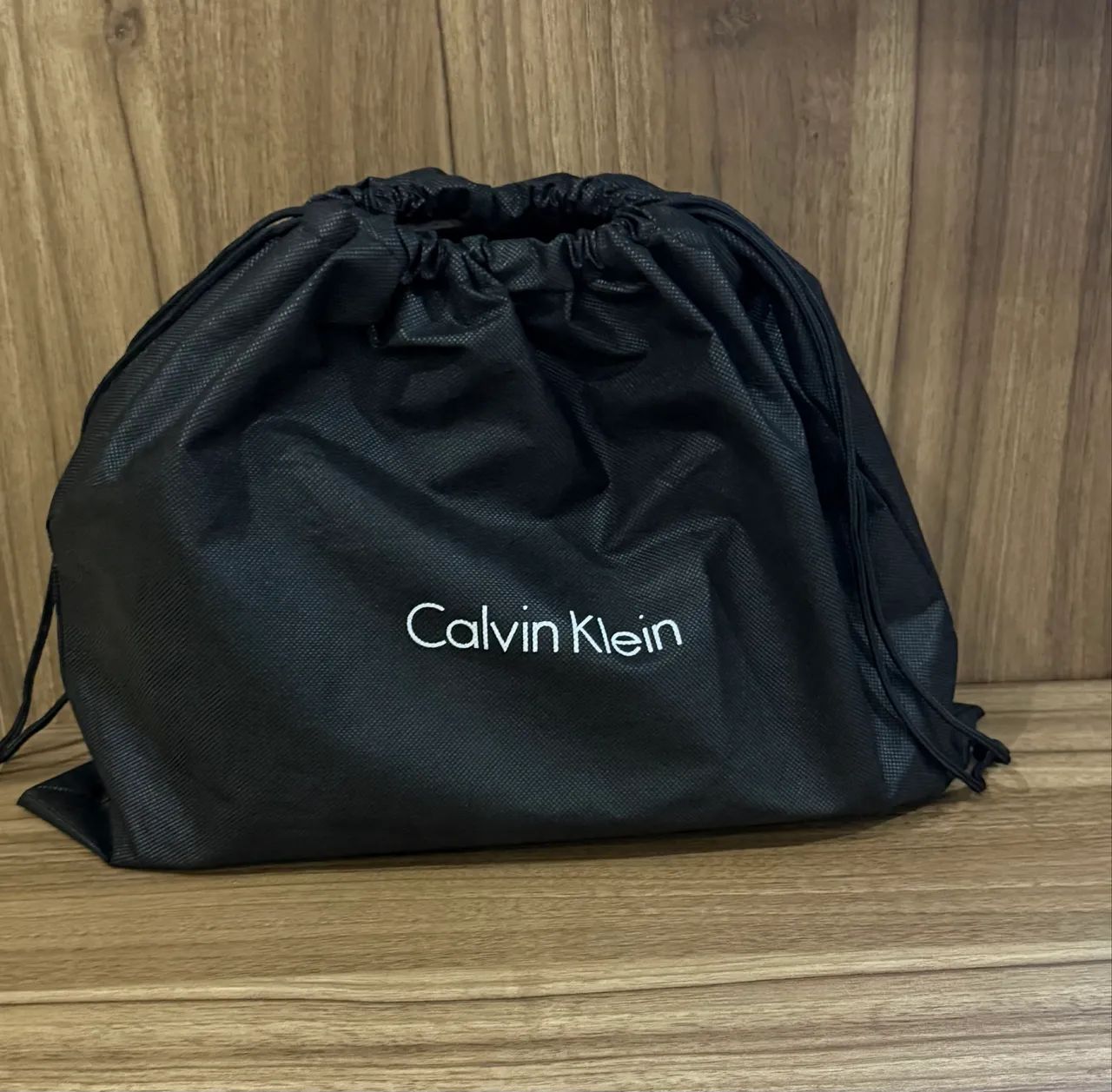 Bolsa Calvin  Klein original - Foto 2