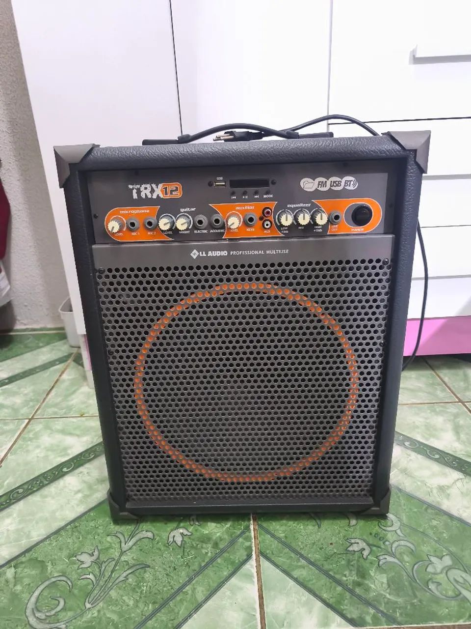Caixa amplificada TRX-12