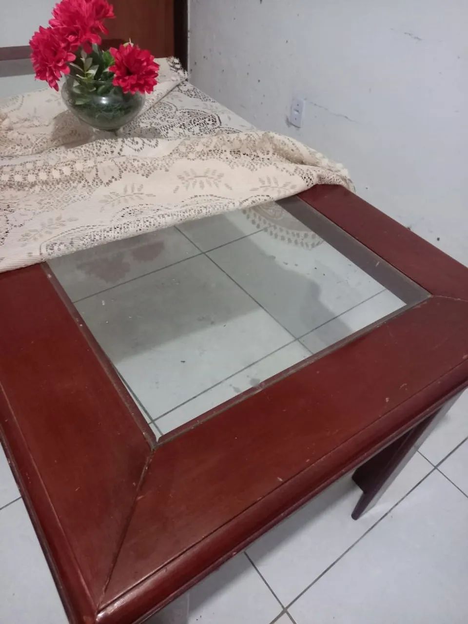 Mesa de madeira com tampo de vidro - Foto 4