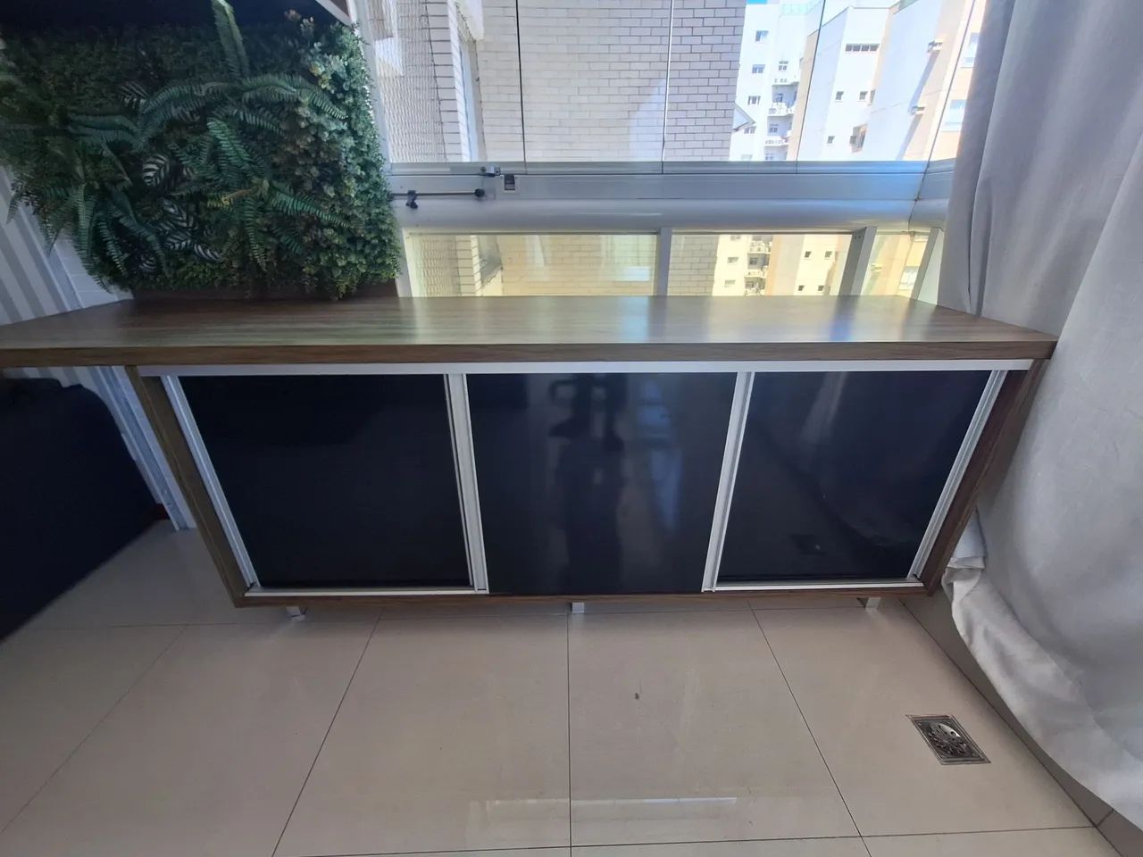 Armário balcão com painel
