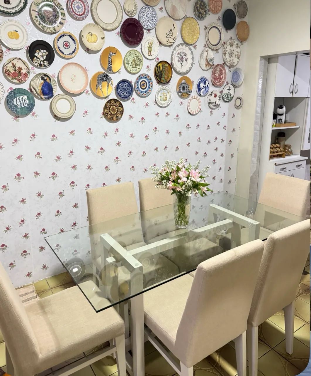 Mesa com 6 cadeiras 
